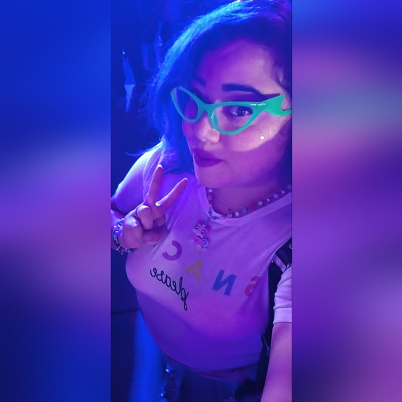 Meet your Posher, Cyn - Picture 4 of 4